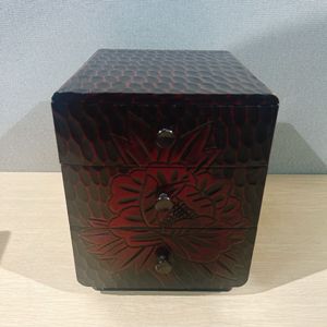 鎌倉彫 箪笥の値段と価格推移は？｜57件の売買データから鎌倉彫 箪笥の 
