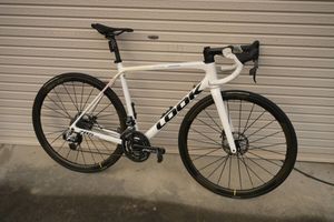 2024 LOOK 785 HUEZ 2 DISC フレーム MAVIC COSMIC SLR 32 DBホイール EQUAL 機械式ディ