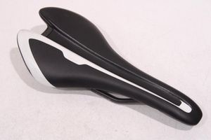 ★GIANT ジャイアント CONTACT SLR サドル カーボンレール