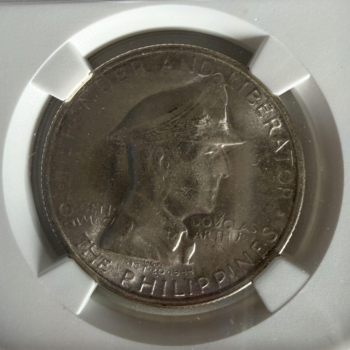 複数出品中 1円〜 必見 1947 フィリピン 1ペソ記念銀貨 マッカーサー
