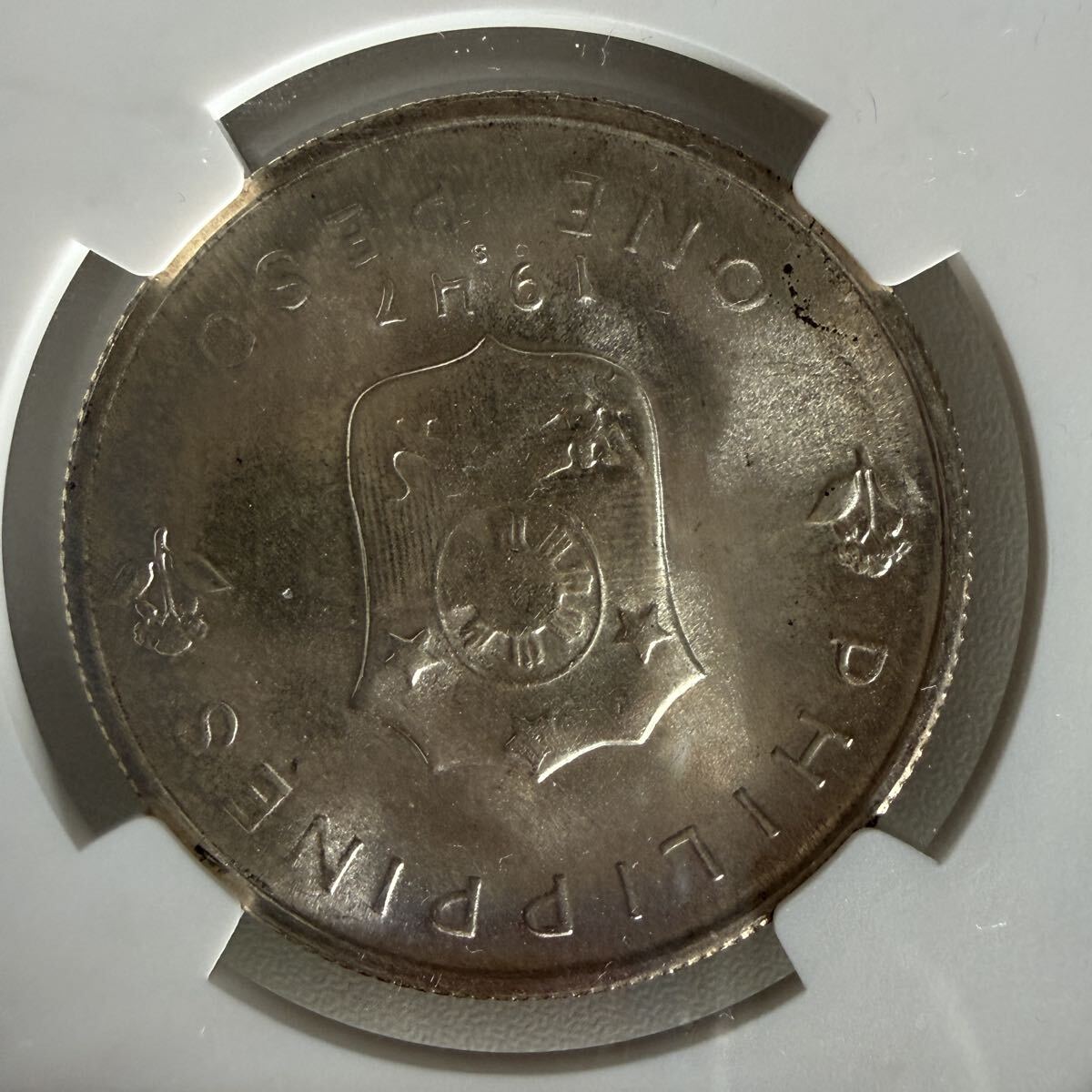 複数出品中 1円〜 必見 1947 フィリピン 1ペソ記念銀貨 マッカーサー