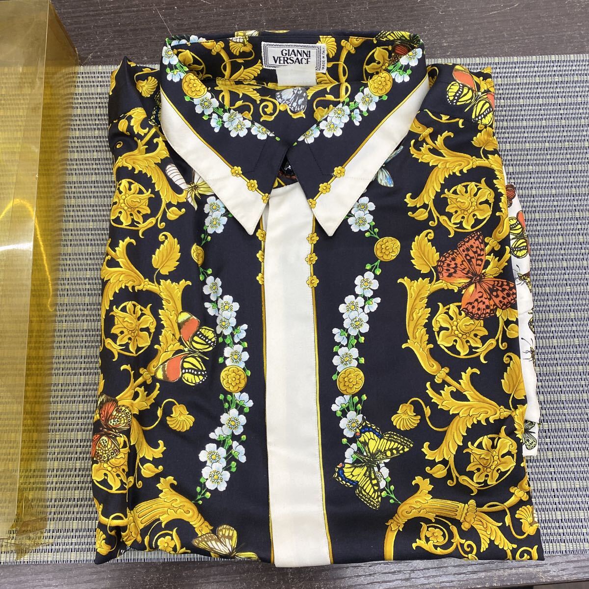 GIANNI VERSACE シルク100% 花柄 シャツ メデューサ 金ボタン 【公式通販】