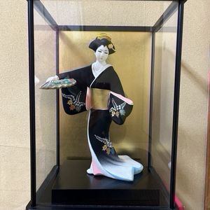 ガラスケース入り日本人形の値段と価格推移は？｜11件の売買データから