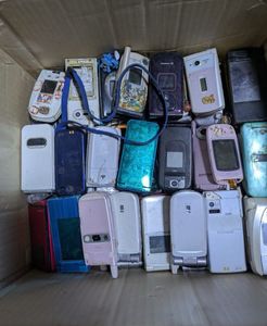 ガラケー ジャンク まとめのYahoo!オークション(旧ヤフオク!)の相場
