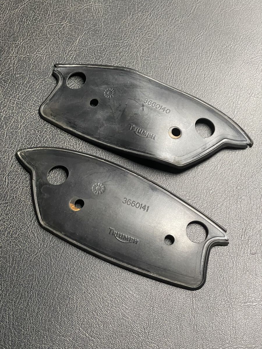 TRIUMPH トライアンフ THRUXTON スラクストン900エンブレム 左右セット