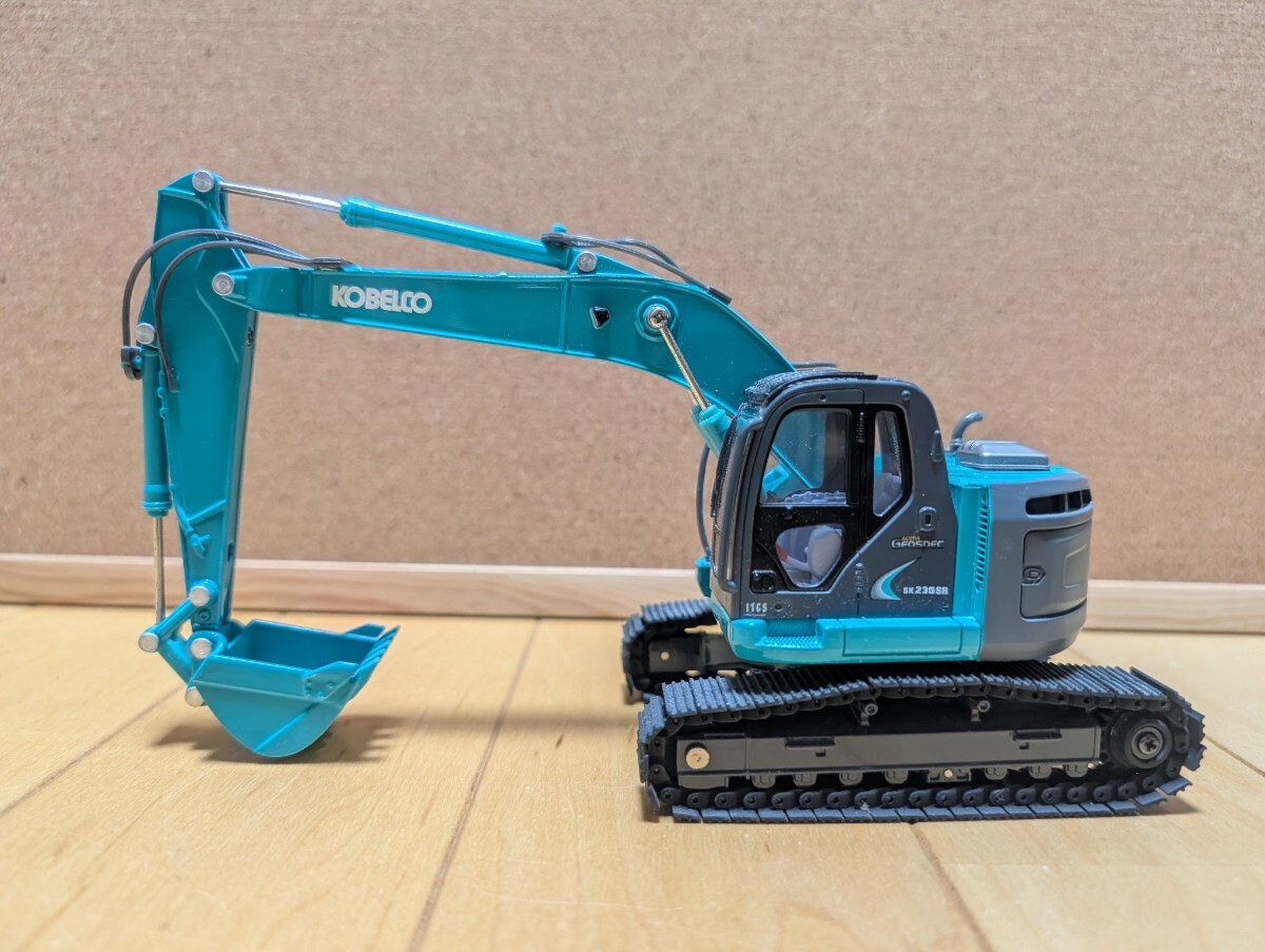 KOBELCO 油圧ショベル SK235SR-2 1/43 ミニチュア スケールモデル