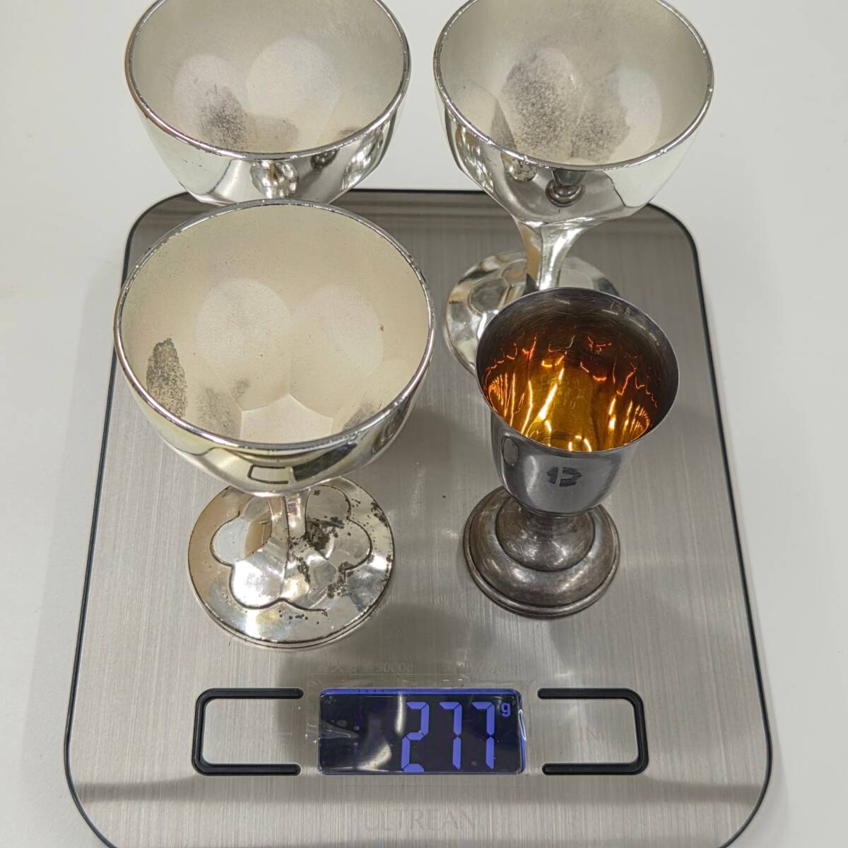 純銀 銀製 刻印有り 銀杯 × 4客 重さ 約277g カップ 3客 約255g × 純銀 純銀 銀製 刻印有り 銀杯 × 4客 重さ 約277g カップ 3客 約255g × 純銀