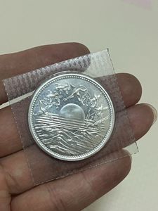 天皇陛下御在位60年 純銀の中古価格は9,131円｜記念硬貨の新品・中古の