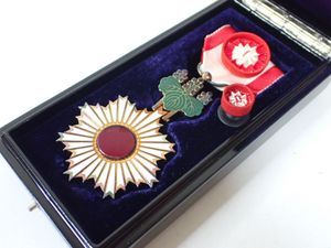 勲四等旭日小綬章の値段と価格推移は？｜19件の売買データから勲四等