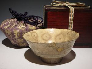 粉青沙器の値段と価格推移は？｜30件の売買データから粉青沙器の価値が