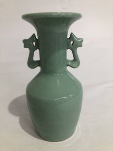 耳付 花入 青磁の値段と価格推移は？｜5件の売買データから耳付 花入
