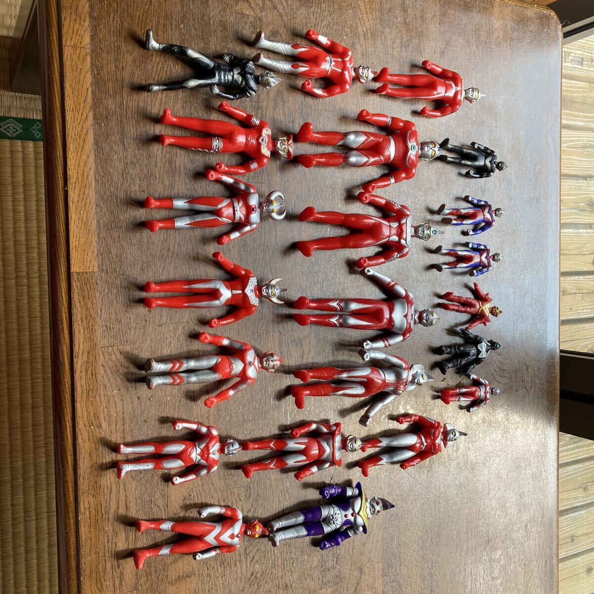 ウルトラマン 2000年の値段と価格推移は？｜13件の売買データから