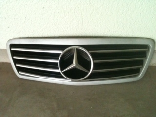 メルセデスベンツ　CLK２０８　フロントグリル_1