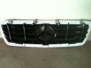 メルセデスベンツ　CLK２０８　フロントグリル_2