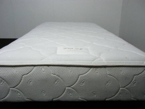 ☆展示美品KEYCA ケユカ ・脚付き・シングル・マットレスベッド 