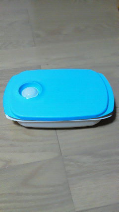 ☆新品☆タッパーウエア 蓋をしたままチン出来るお弁当箱 ブルー_1