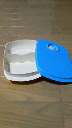 ☆新品☆タッパーウエア 蓋をしたままチン出来るお弁当箱 ブルー_2