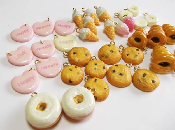 ☆スイーツデコパーツ☆コロネ・ドーナツ・苺など☆ヒートン付☆_2