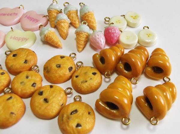 ☆スイーツデコパーツ☆コロネ・ドーナツ・苺など☆ヒートン付☆_3