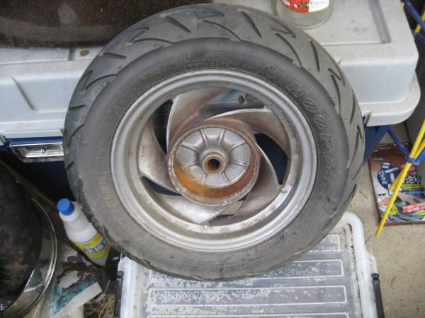 リード９０　HF05 リアホイールタイヤ純正中古_1