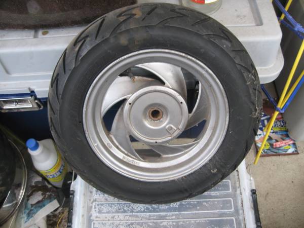 リード９０　HF05 リアホイールタイヤ純正中古_2