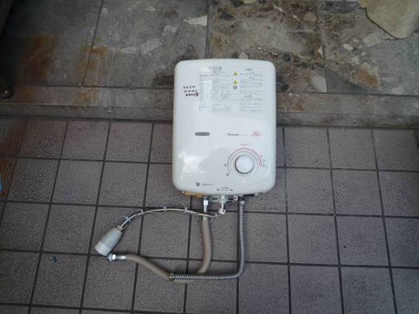 ☆中古格安Rinnai ガス小型湯沸器 LPガス用 ホワイト RUS-V51XT リンナイ