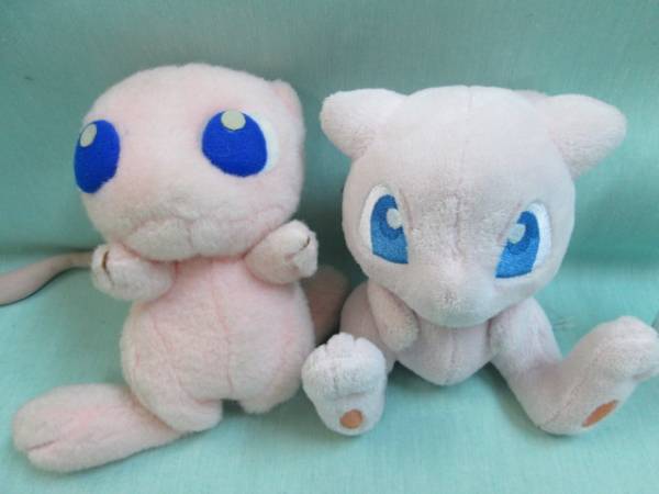 ポケモン ミュウ ぬいぐるみ ２体ポケセンターとトミー現状 ポケットモンスター 売買されたオークション情報 Yahooの商品情報をアーカイブ公開 オークファン Aucfan Com
