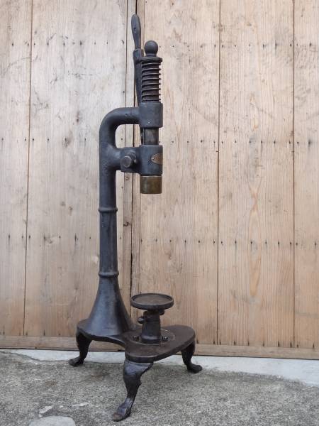 鉄製　昔の酒屋さんより打栓機②　酒蔵　酒瓶しめ　_1