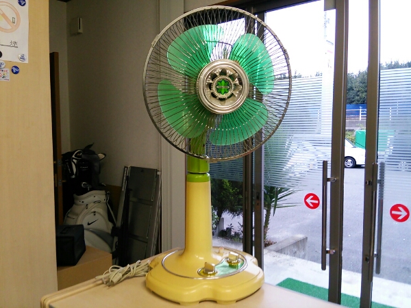 昭和レトロポップ当時物 東芝扇風機 H30S48G 1979年製の入札履歴