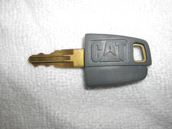 ☆極美品☆キャタピラー 鍵 イモビライザーキー 建機ユンボ(建設機械