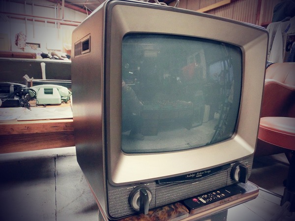 レトロ TOSHIBA 東芝カラーテレビ 18RF1 88年製 6こR(テレビ)｜売買