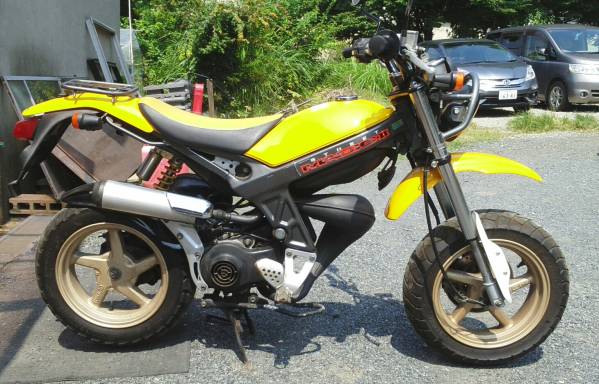 スズキストリートマジック50cc人気のイエローカラー_2