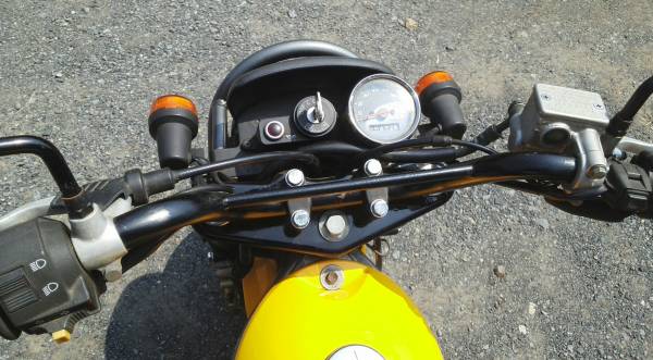 スズキストリートマジック50cc人気のイエローカラー_3