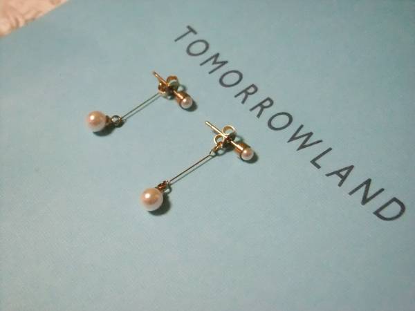 トゥモローランド購入3万揺れるダブルパールピアス/ゴールド色