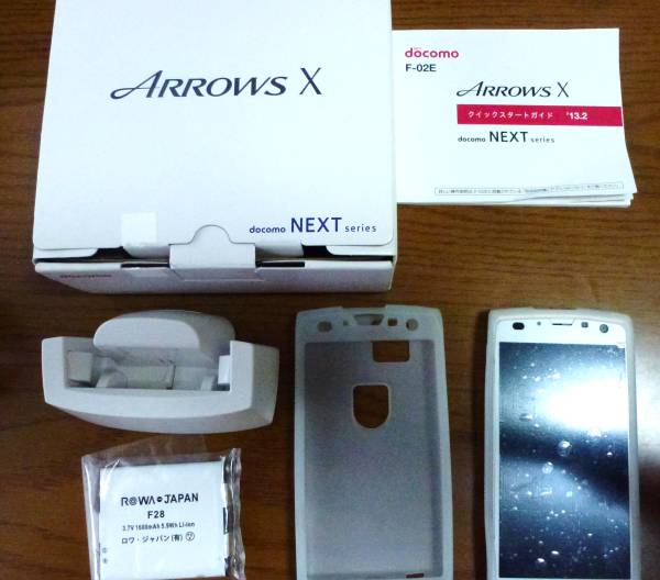 docomoスマホ【F-02E】ARROWS X（ホワイト）外装交換美品 白ロム_1