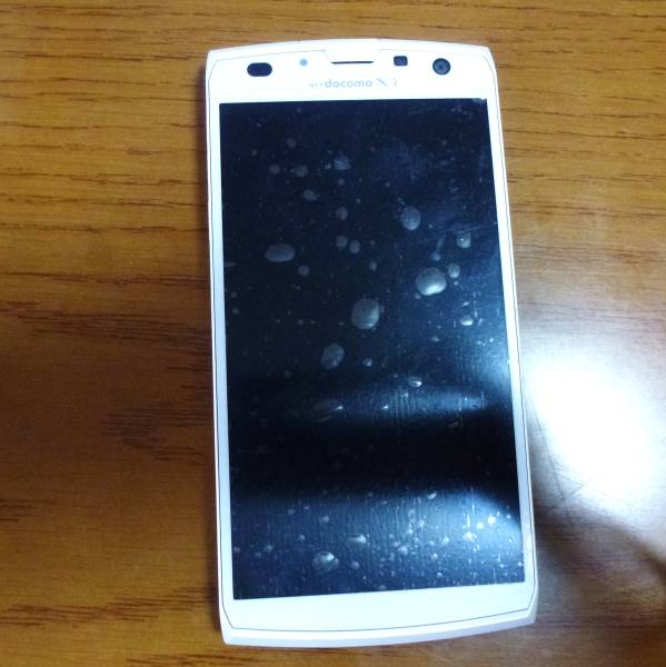 docomoスマホ【F-02E】ARROWS X（ホワイト）外装交換美品 白ロム_2