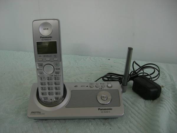 F0975　Panasonic 留守番電話機 VE-SV06-S + KX-FKN523-S　