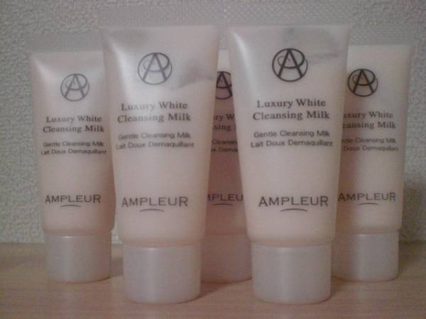 アンプルール ラグジュアリーホワイト クレンジングミルク 100g_1