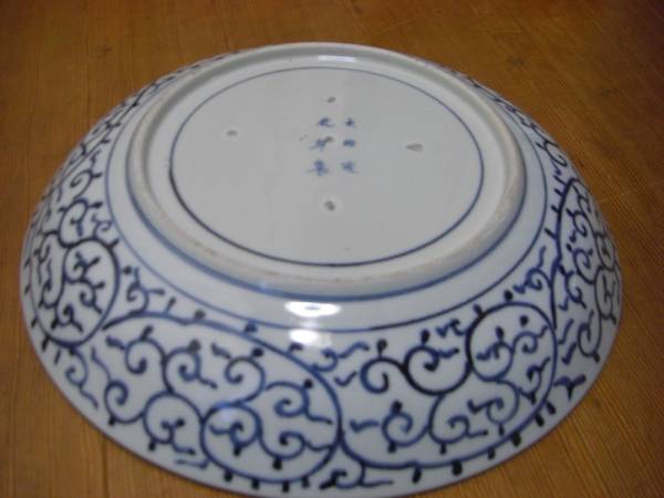 65　染付け大皿　蛸唐草模様　楼閣山水