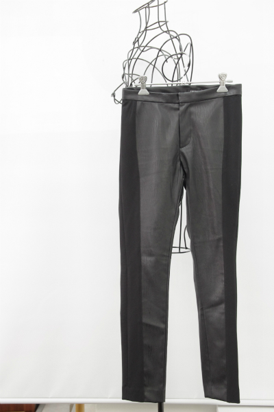 ルシェルブルーPUレザーストレッチポンチパンツ　黒　