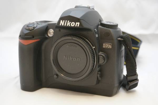 NIKON D70s + SIGMA DC 18-200mm OS + SIGMA 28-105mm 付き