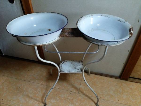 古い病院の鉄脚ホーロー洗面器付洗面台☆アンティーク(雑貨)｜売買され