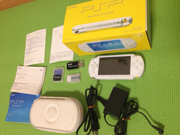 PSP-1000 メモリースティック32MB＋4GB◆セミハードケース付き