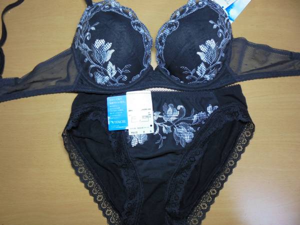 ワコール 黒 風と谷間のブラセット B75＋Mb1 新品未使用