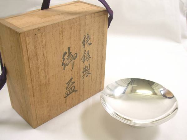 純銀製 花模様 盃 共箱木箱付き 52g 純銀製 花模様 盃