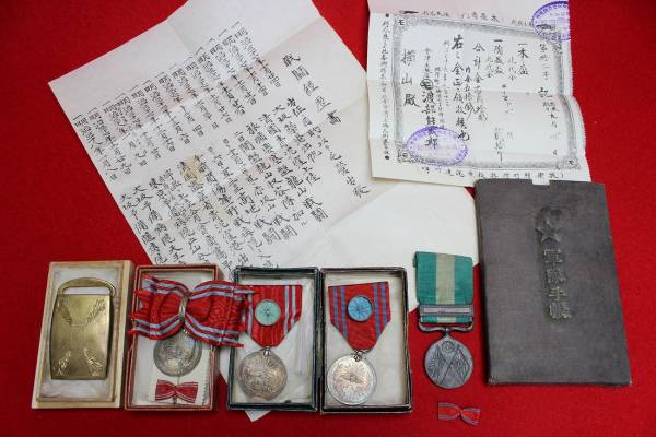 旧日本陸軍 軍隊手帳 明治 清国 旅順 他 従軍記章 徽章など