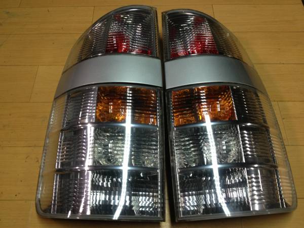 ★美品★　ヴォクシー AZR60 テールランプ ライト