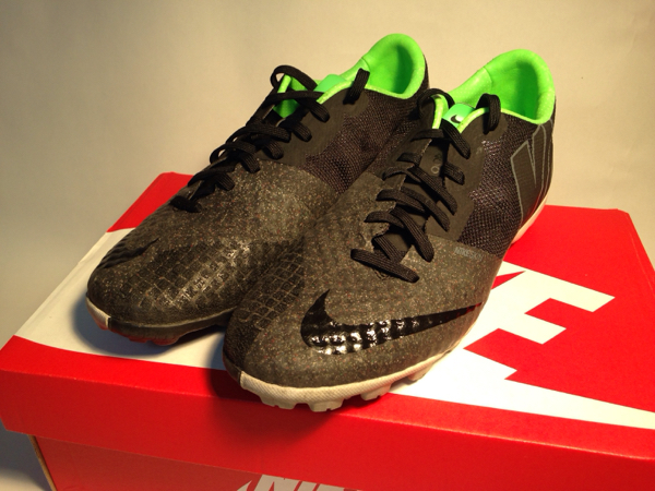 美中古】NIKE ボンバフィナーレ2 フットサル ナイキ 25.5CM NIKE