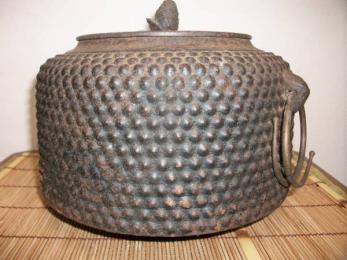 激安/茶道具】見事な鉄製茶釜 大霰（鬼霰） 松実摘 環付 十