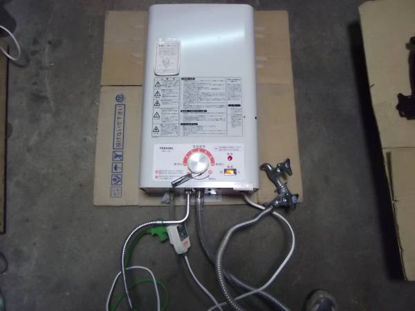 東芝　電気温水器　HPL-１４４　０９年製